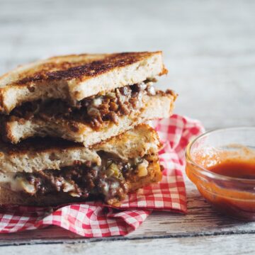 spicy vegan grilled beef cheese sandwich_hot for food