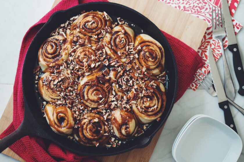 caramel pecan cinnamon rolls_hot for food