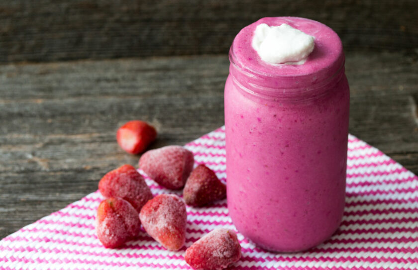strawberries and cream smoothie_hot for food