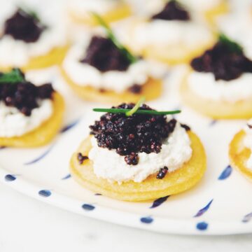blinis with vegan caviar_hot for food